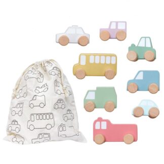 Zestaw pojazdów drewnianych do zabawy dla dziecka, zapakowanych w płócienną torbę